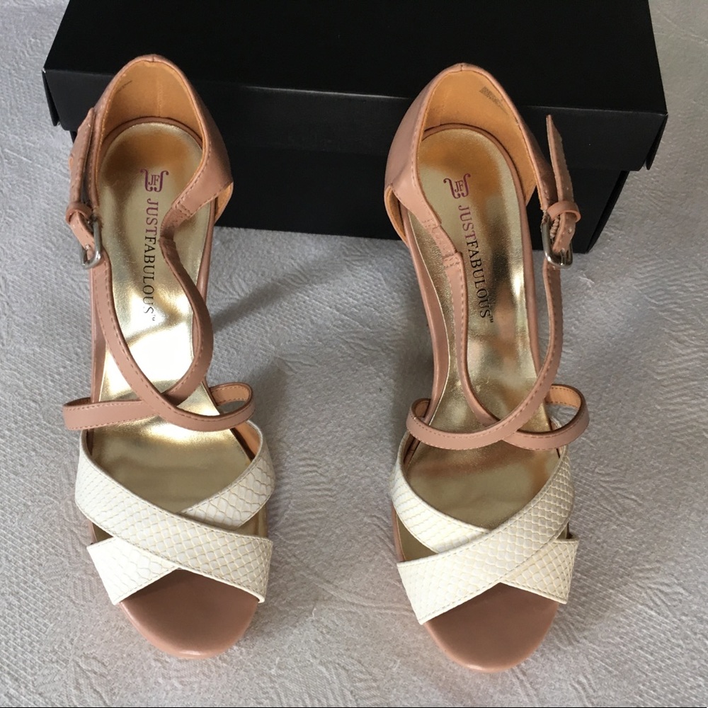 Just Fabulous size 9 shoes. Tawney design, color nude. Like new condition. - Picture 4 of 12